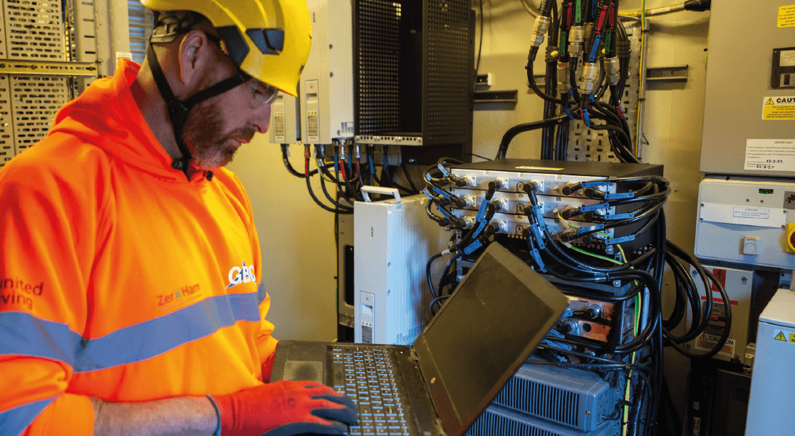connected employee performing maintenance work